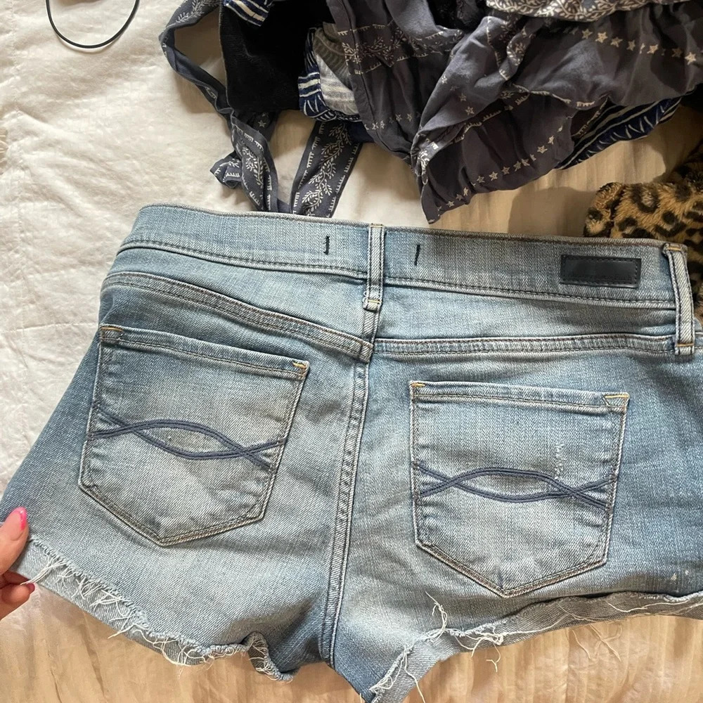 ABERCROMBIE AND FITCH shorts 2 - Picture 2 of 12
